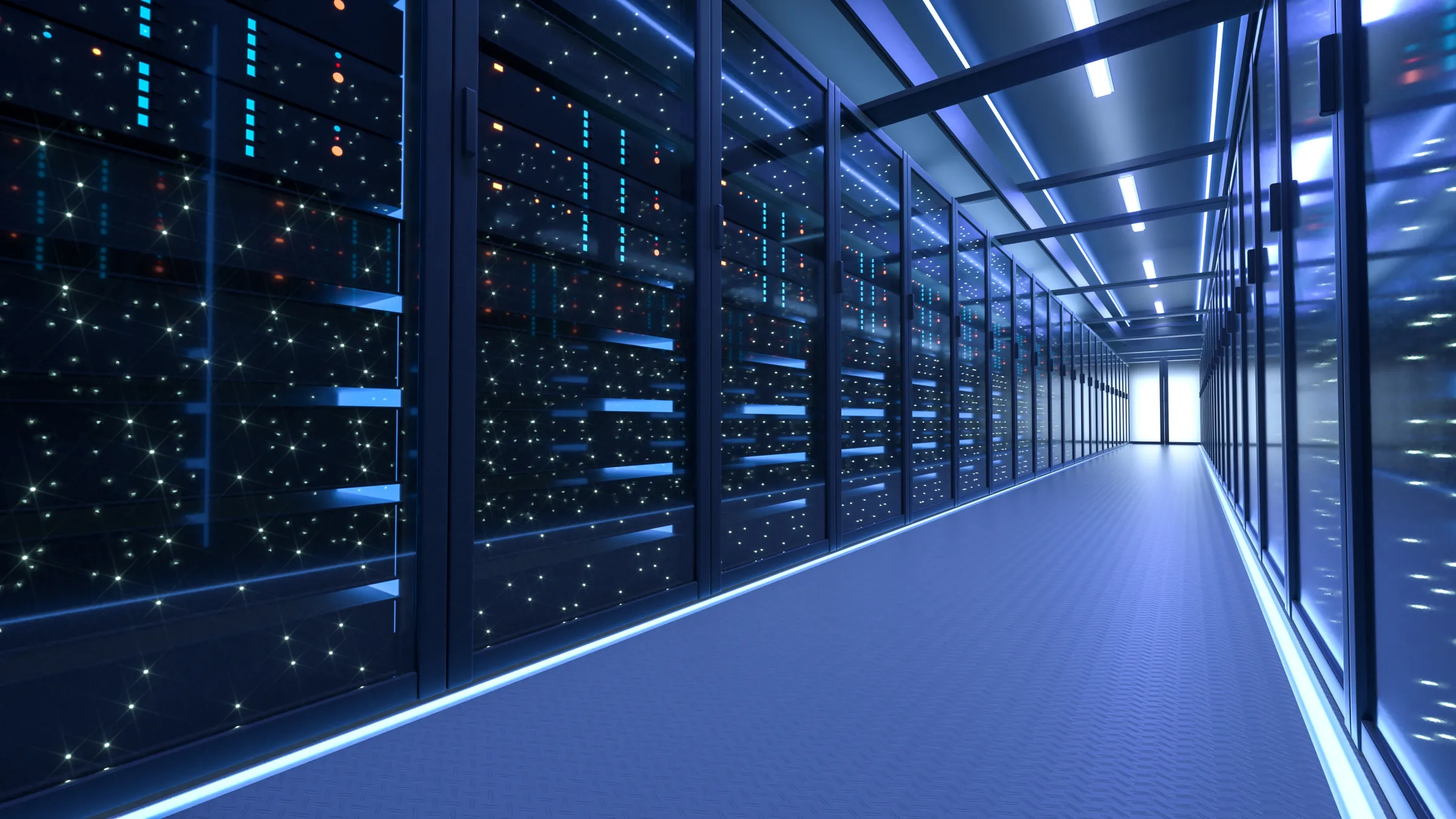 Serverovna — řady racků v datovém centru